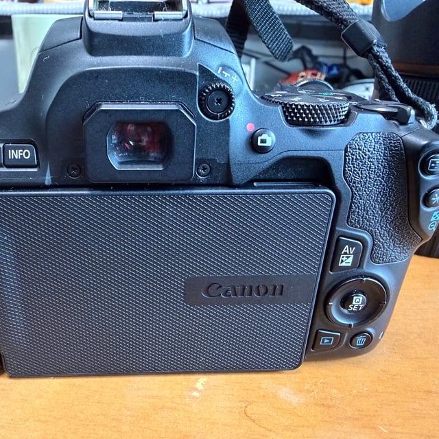 EOS Kiss X10 ダブルズームキット
