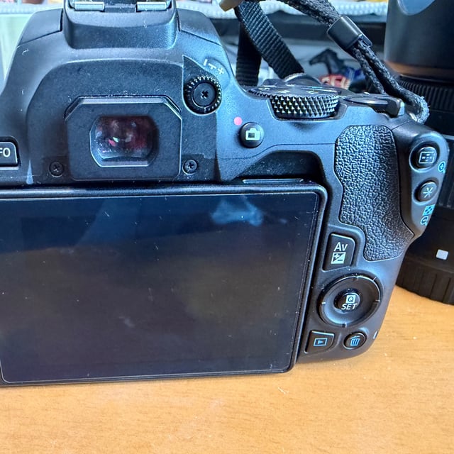 EOS Kiss X10 ダブルズームキット