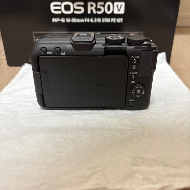 EOS R50 V ダブルズームキット "ブラック"