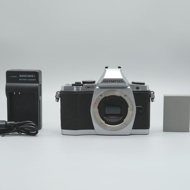 OLYMPUS OM-D E-M5 ボディ