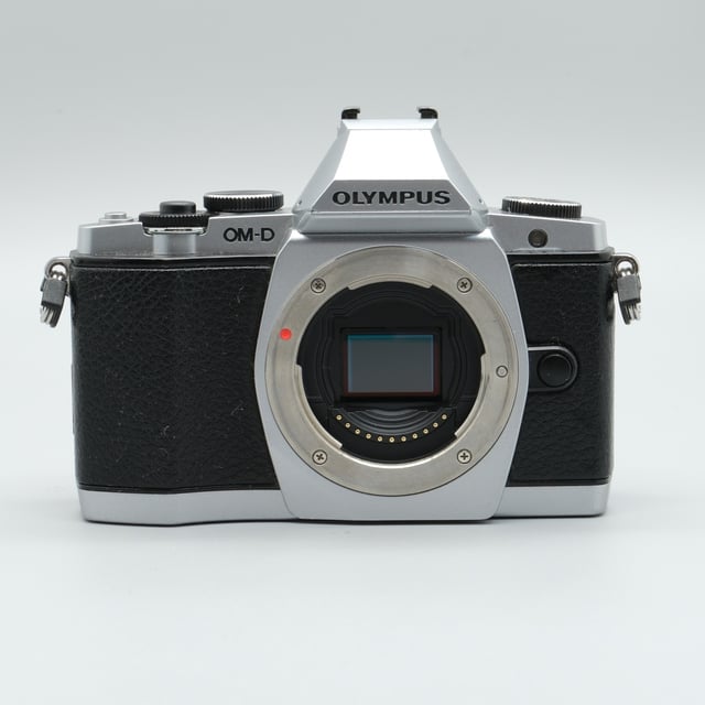 OLYMPUS OM-D E-M5 ボディ "シルバー"