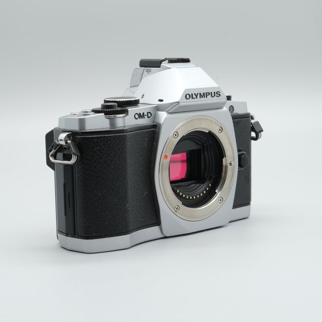 OLYMPUS OM-D E-M5 ボディ "シルバー"