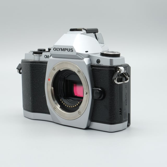 OLYMPUS OM-D E-M5 ボディ "シルバー"
