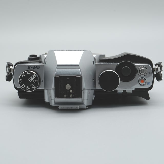 OLYMPUS OM-D E-M5 ボディ "シルバー"