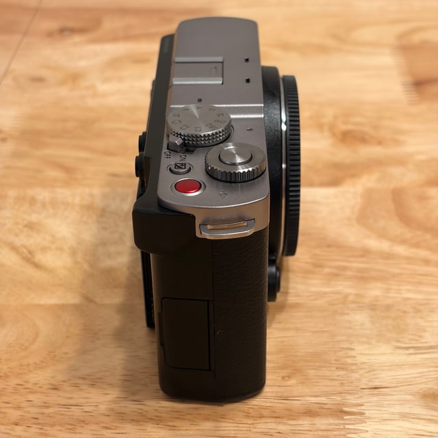 LUMIX S9(DC-S9) ボディ "ダークシルバー"