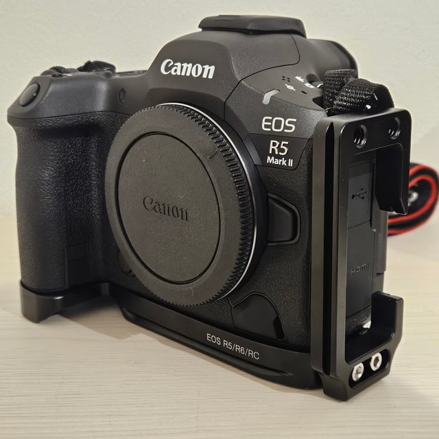EOS R5 Mark II ボディ