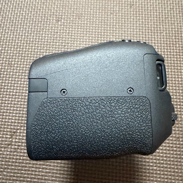 EOS R8 ボディ
