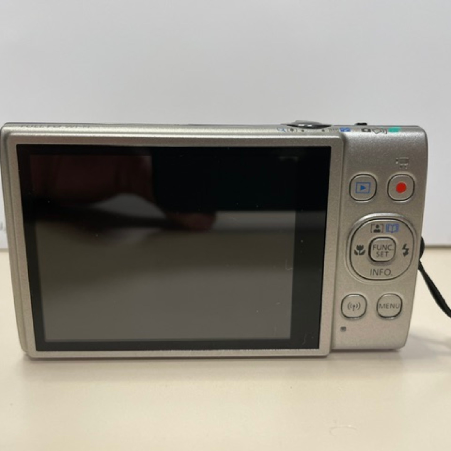 Canon IXY 650 