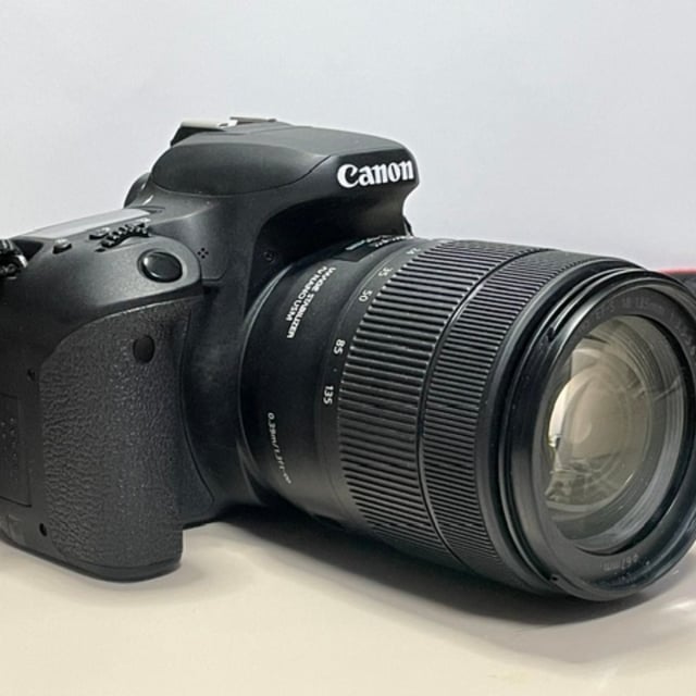EOS 9000D EF-S18-135 IS USM レンズキット
