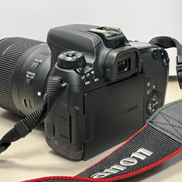 EOS 9000D EF-S18-135 IS USM レンズキット