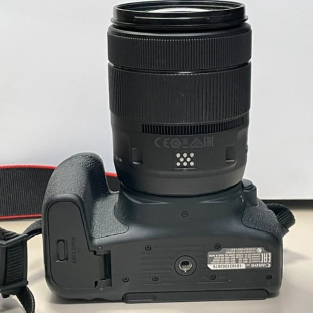 EOS 9000D EF-S18-135 IS USM レンズキット