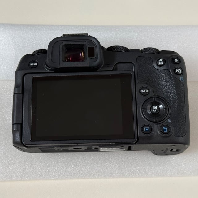 EOS R8 ボディ