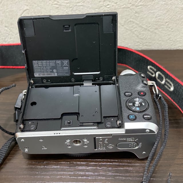 EOS M6 ボディ "シルバー"