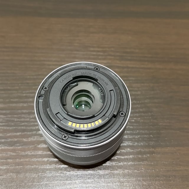 EF-M15-45mm F3.5-6.3 IS STM "シルバー"