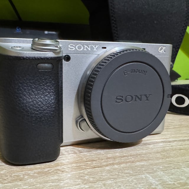 α6400 ILCE-6400 ボディ "シルバー"