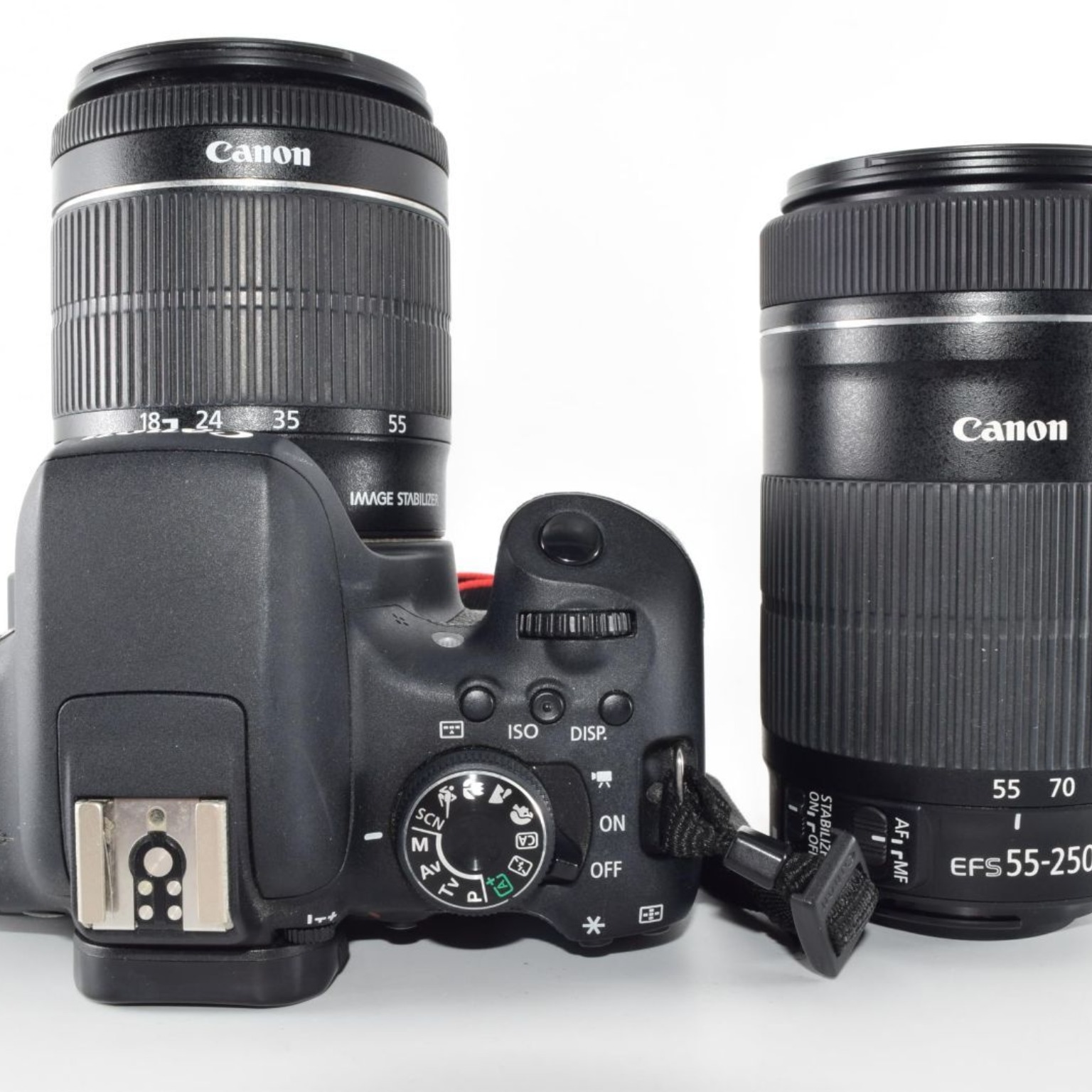 Canon EOS Kiss X8i ダブルズームキットの中古 (美品)・¥46,300