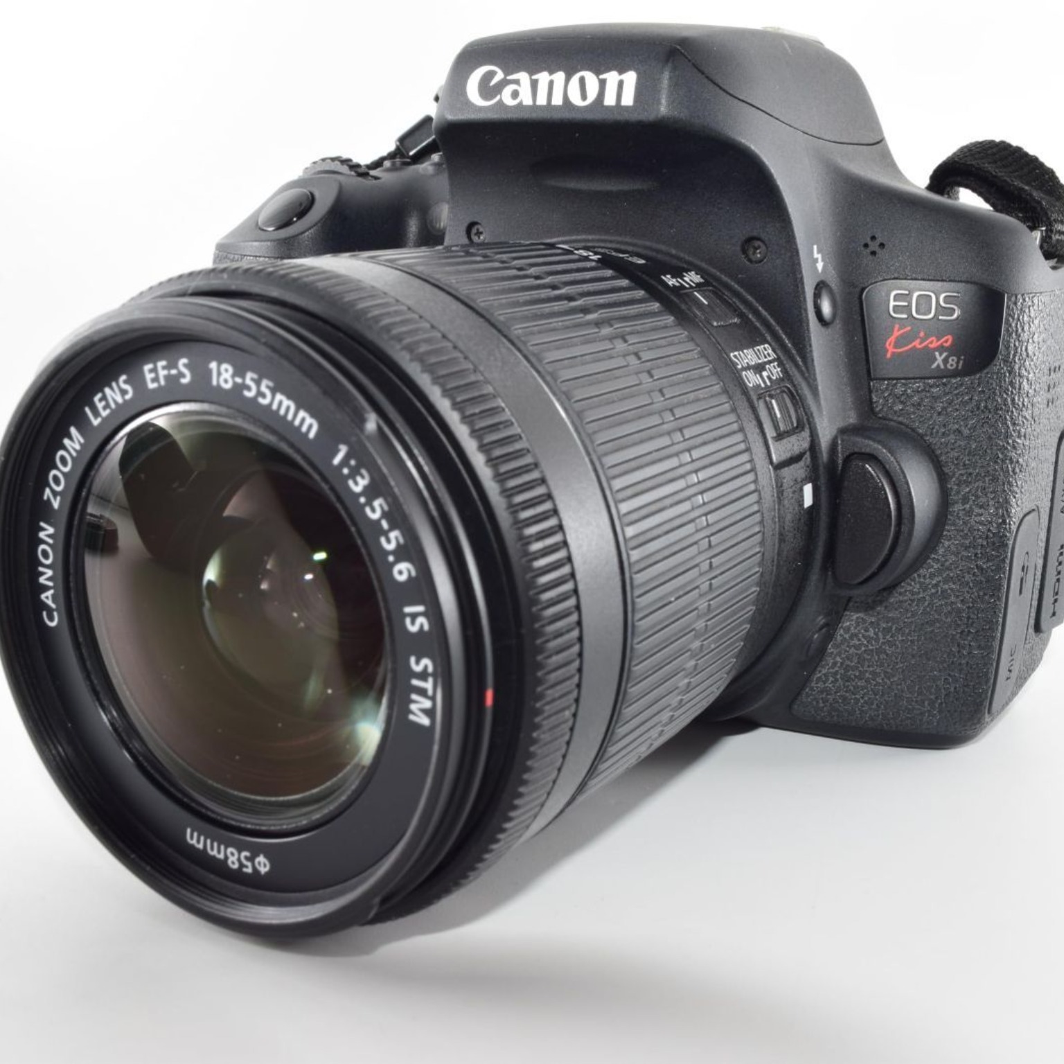 Canon EOS Kiss X8i ダブルズームキットの中古 (美品)・¥46,300