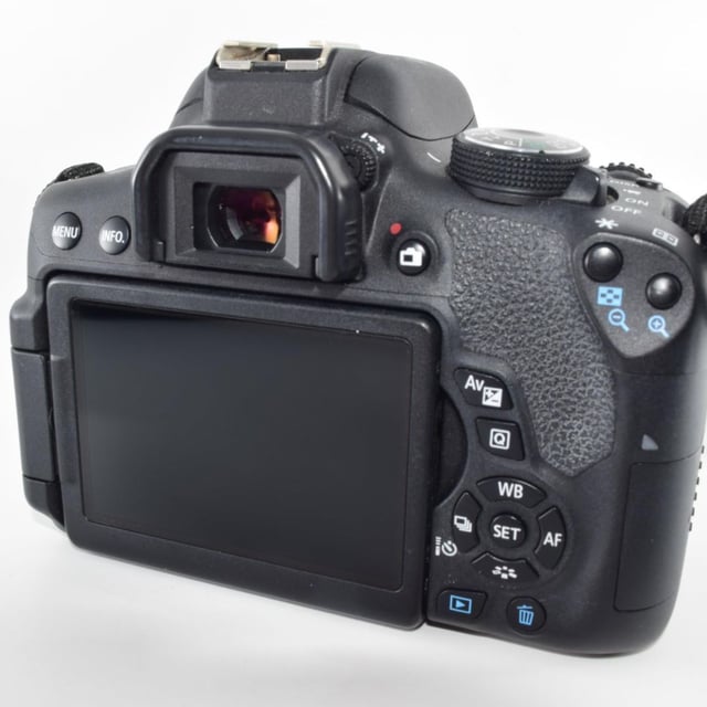 EOS Kiss X8i ダブルズームキット