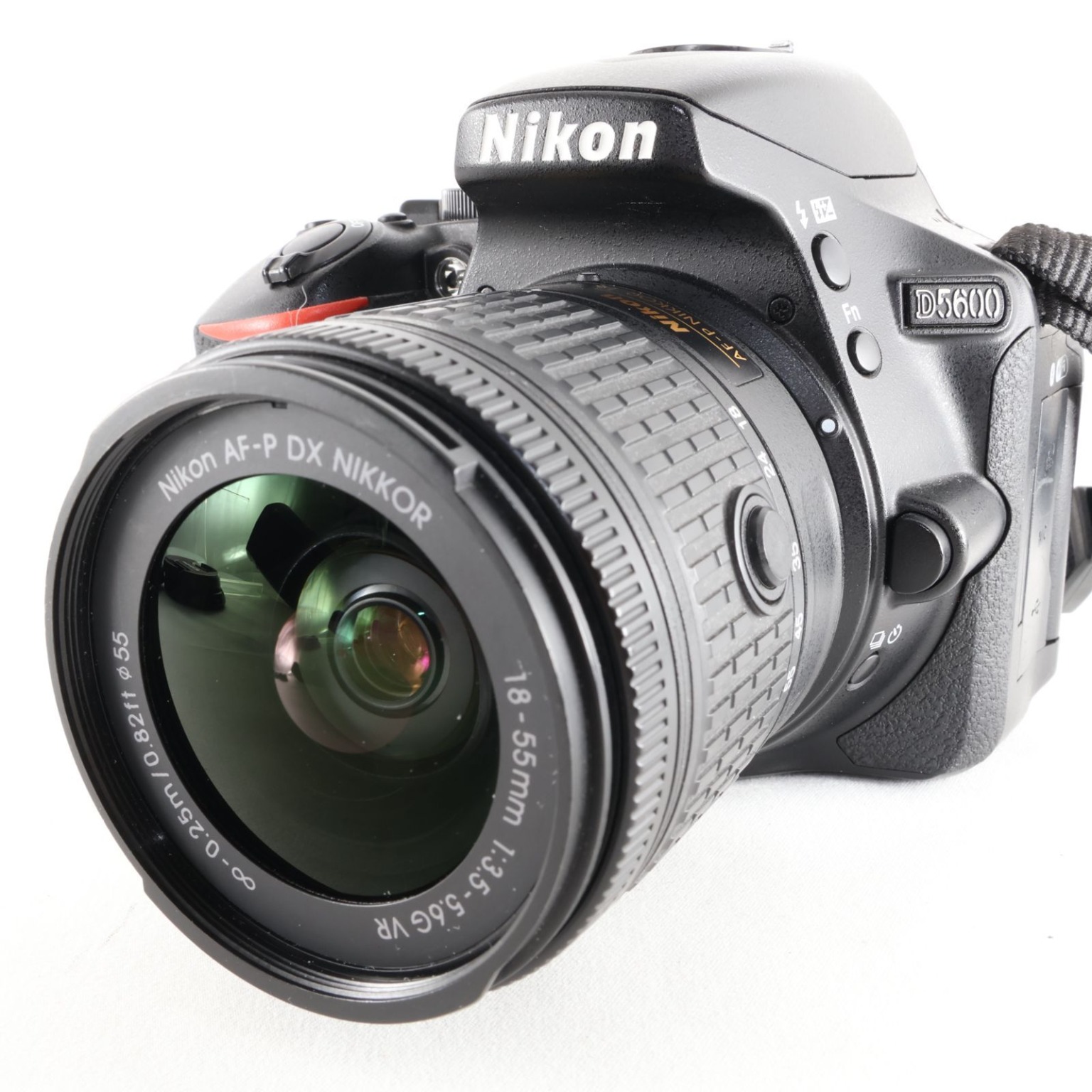 ニコン D5600 ダブルズームキットの中古 (良品)・¥64,100・シャッター