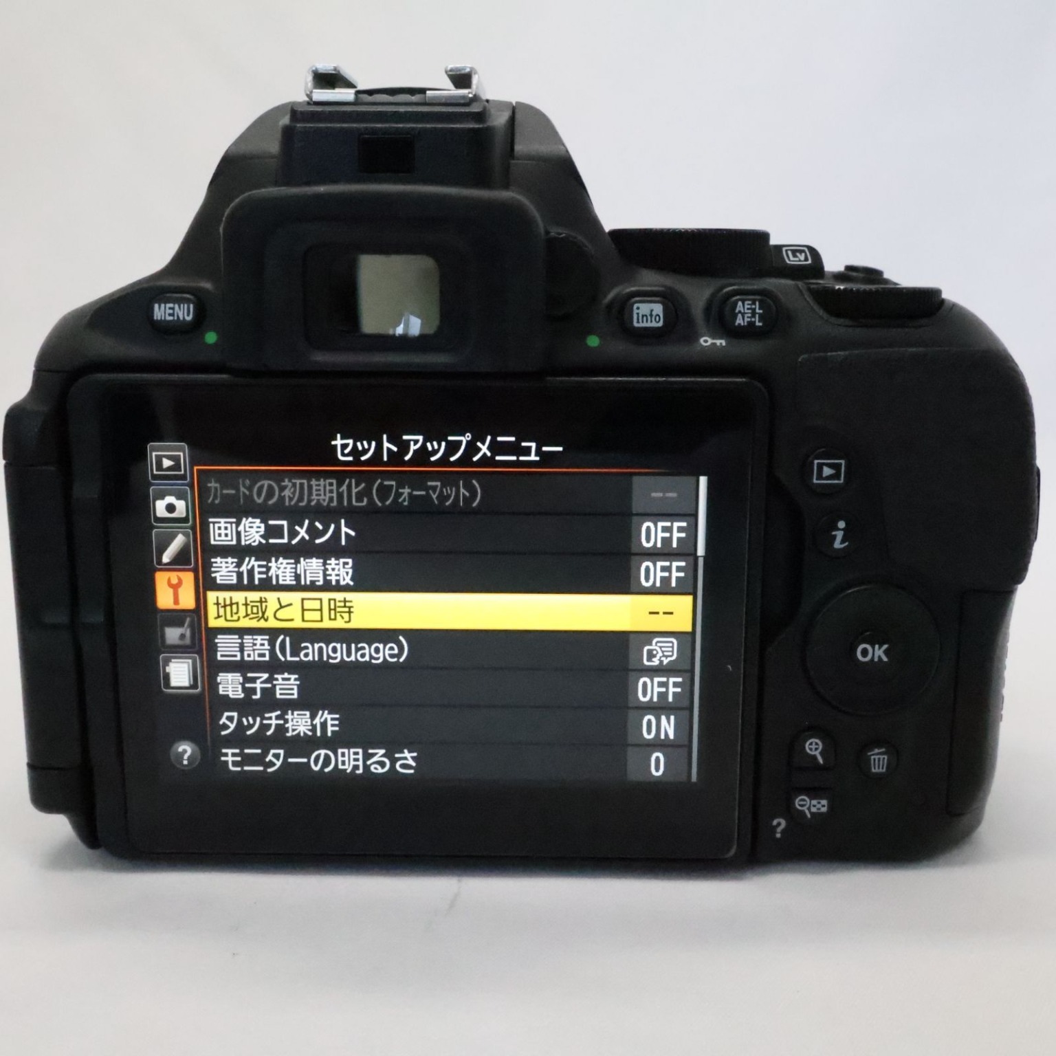 ニコン D5600 18-55 VR レンズキットの中古 (美品)・¥43,600 by KB