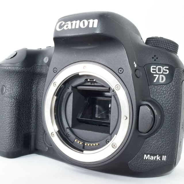 EOS 7D Mark II ボディ