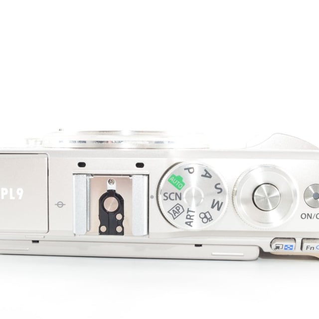 OLYMPUS PEN E-PL9 ボディ "ホワイト"