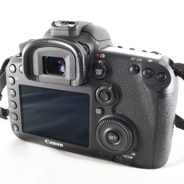 EOS 7D Mark II ボディ