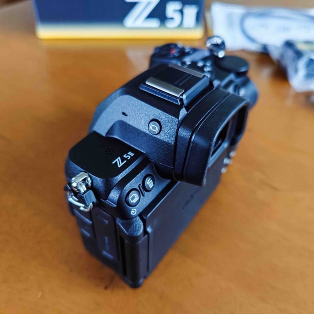 Z5II ボディ