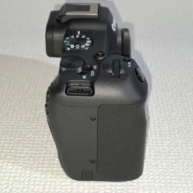 EOS R8 ボディ