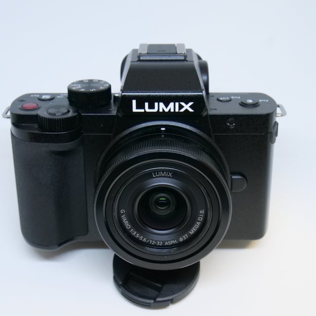 LUMIX G100(DC-G100V) 標準ズームレンズキット(トライポッドグリップ付き)