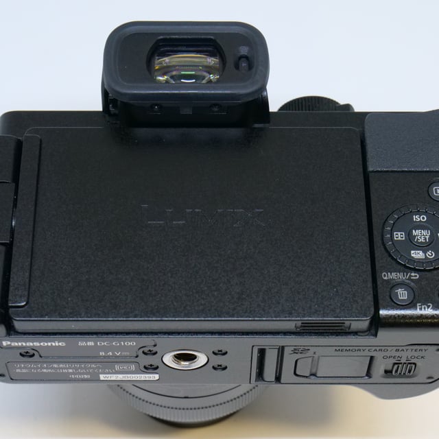 LUMIX G100(DC-G100V) 標準ズームレンズキット(トライポッドグリップ付き)