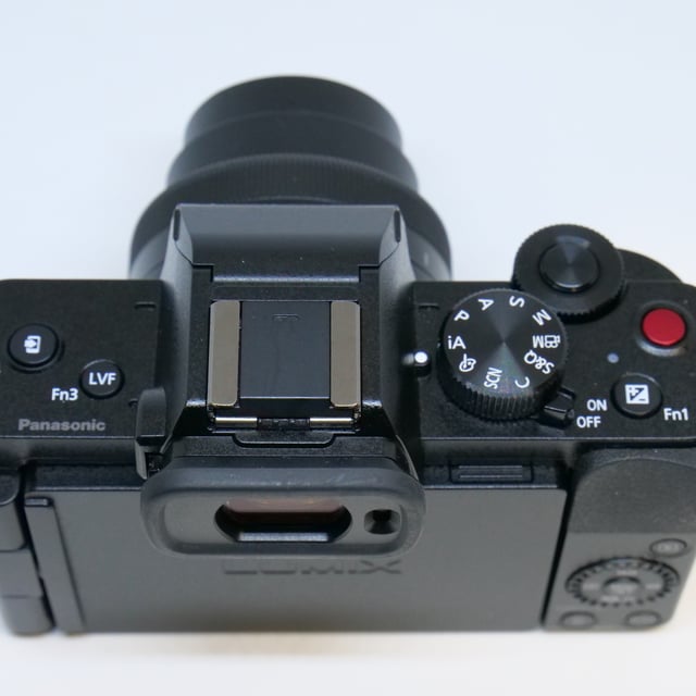 LUMIX G100(DC-G100V) 標準ズームレンズキット(トライポッドグリップ付き)
