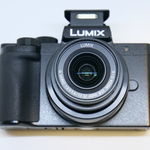 LUMIX G100(DC-G100V) 標準ズームレンズキット(トライポッドグリップ付き)