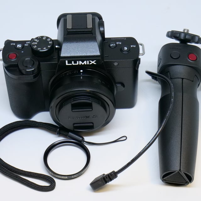 LUMIX G100(DC-G100V) 標準ズームレンズキット(トライポッドグリップ付き)