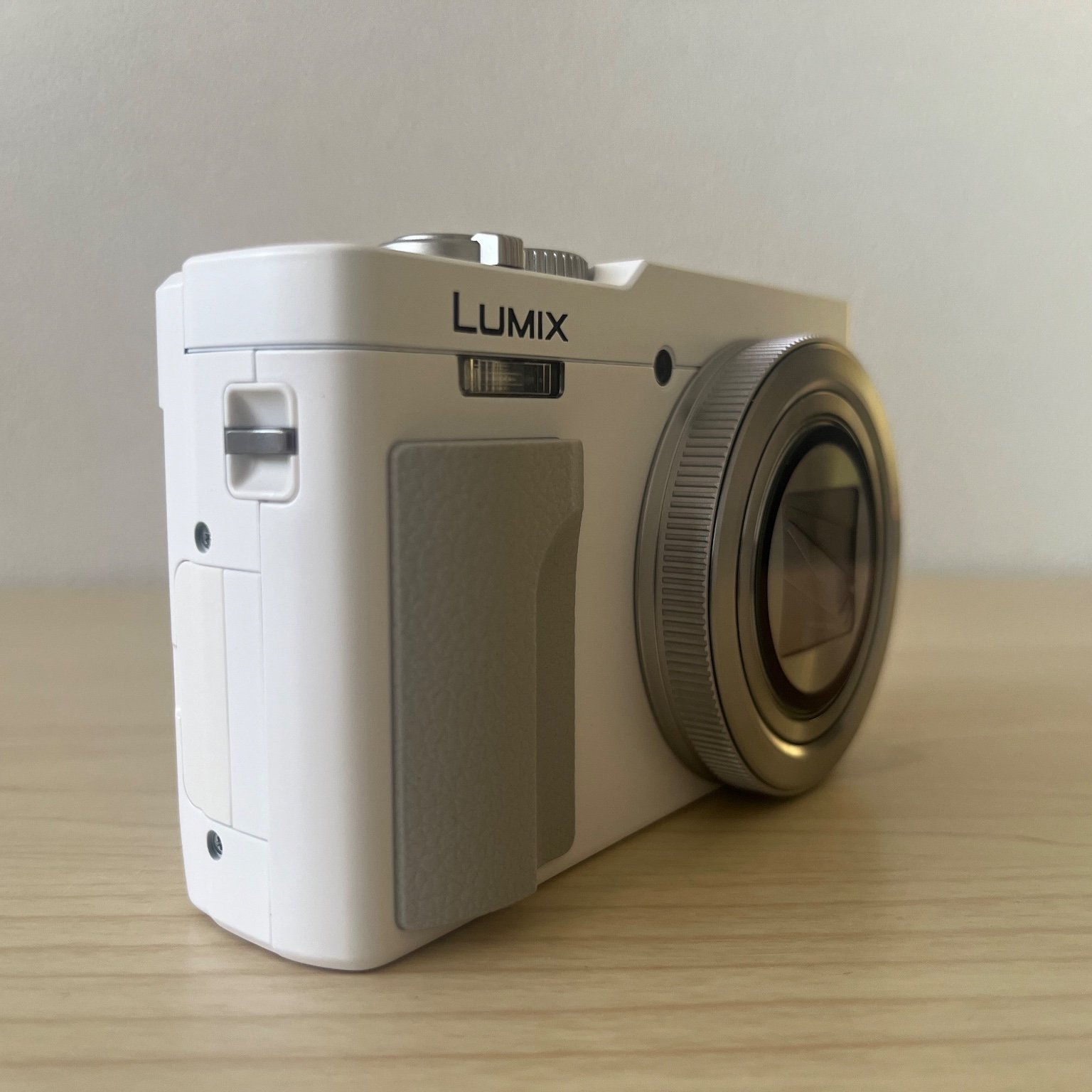 パナソニック LUMIX TZ99(DC-TZ99) 