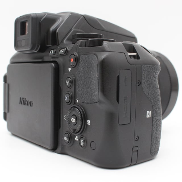 COOLPIX P900