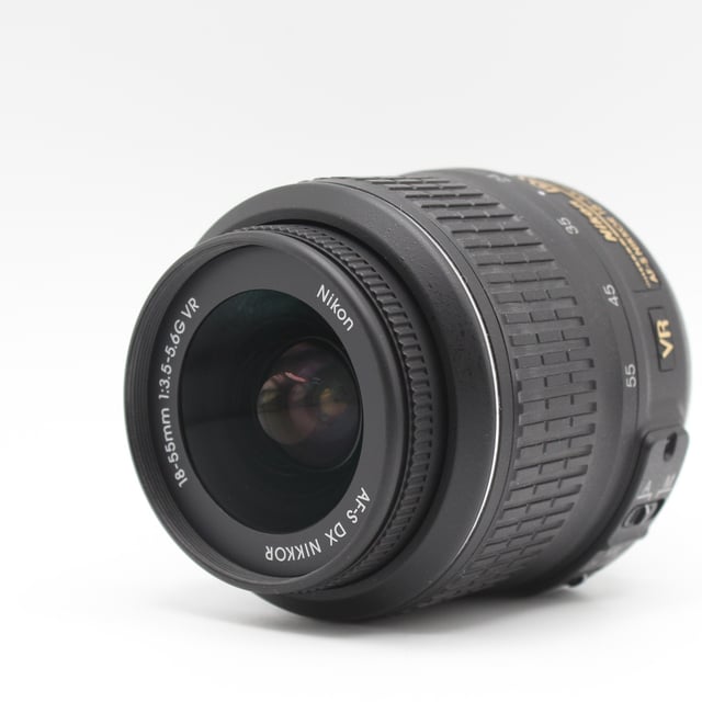 D3200 18-55 VR レンズキット "レッド"