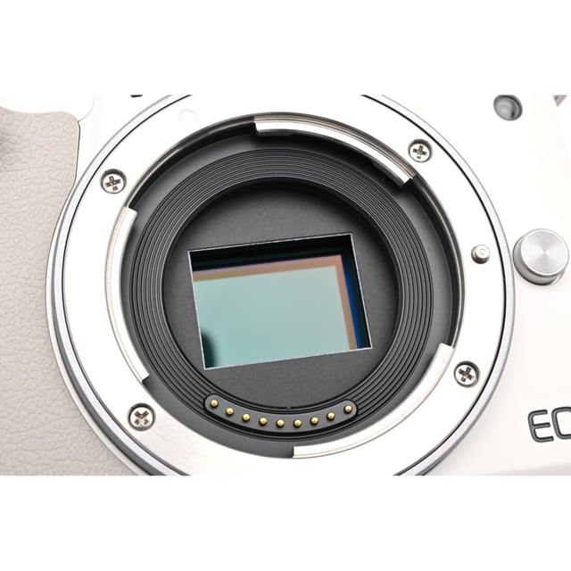 EOS Kiss M2 ダブルズームキット "ホワイト"