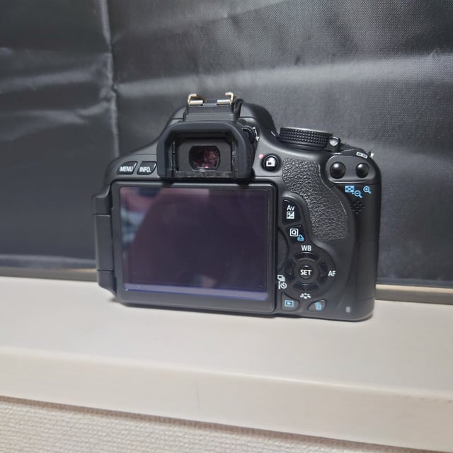 EOS Kiss X5 EF-S18-55 IS II レンズキット "ブラック"