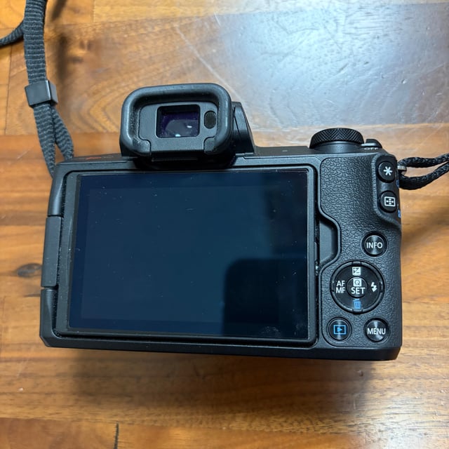 EOS Kiss M2 ダブルズームキット "ブラック"