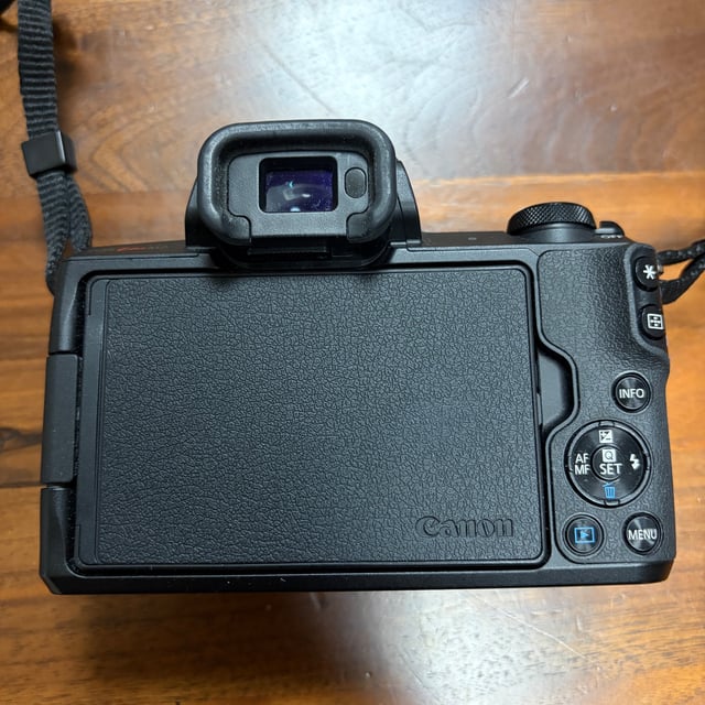 EOS Kiss M2 ダブルズームキット "ブラック"