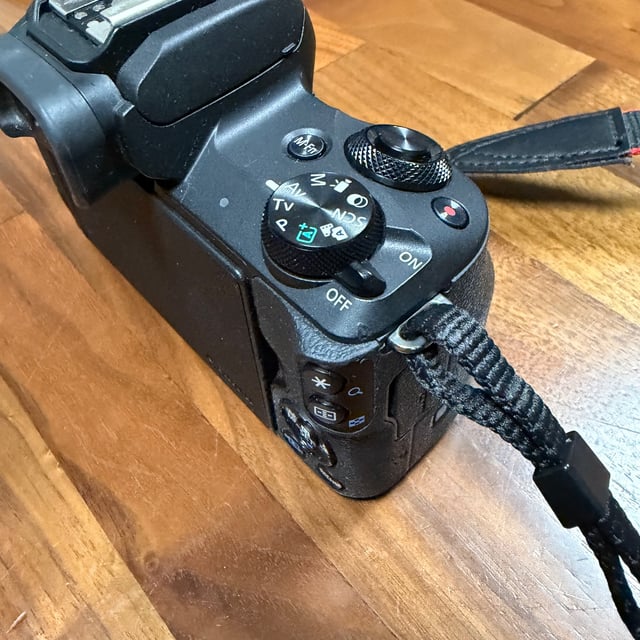 EOS Kiss M2 ダブルズームキット "ブラック"
